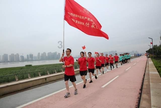 凭借《繁花》翻红!消失5年,她活成娱乐圈最幸福的女人